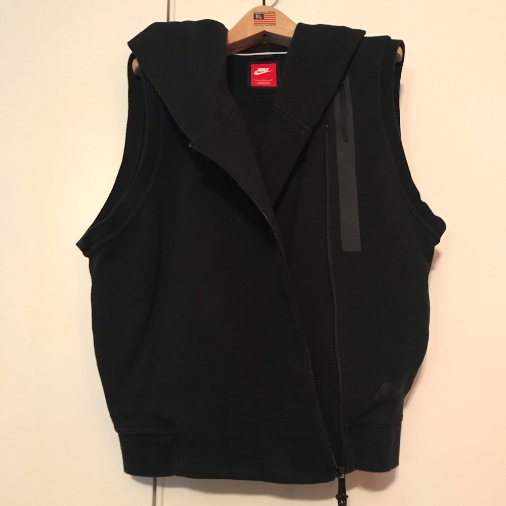 Nike women’s tech fleece vest!